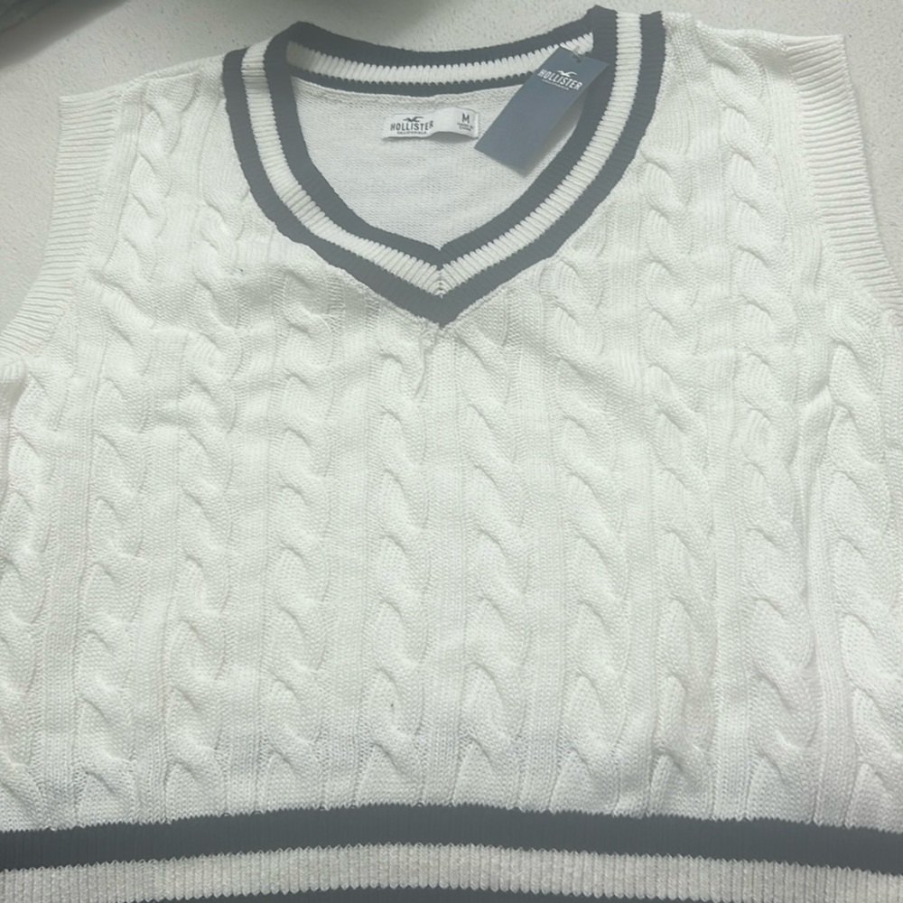 NWT Sleeveless vest